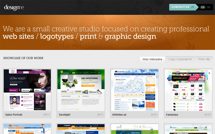 Designmeのウェブサイトは背景に三色しか使っていません。
