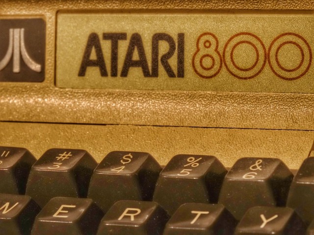 Foap-Retro_Atari_800_Game_Console-sm-1024x768