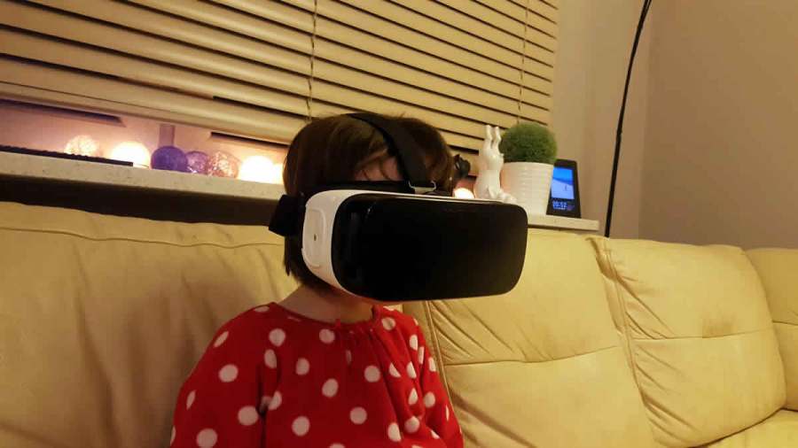 ux-designers-augmented-reality-gear-vr